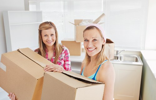 Packing and transport for a moving van service in Ardleighgreen